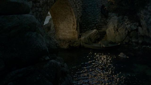Le pont entre l'arboretum et le port de Trsteno en Croatie que croise Sansa dans sa fuite dans Game of Thrones S04E03