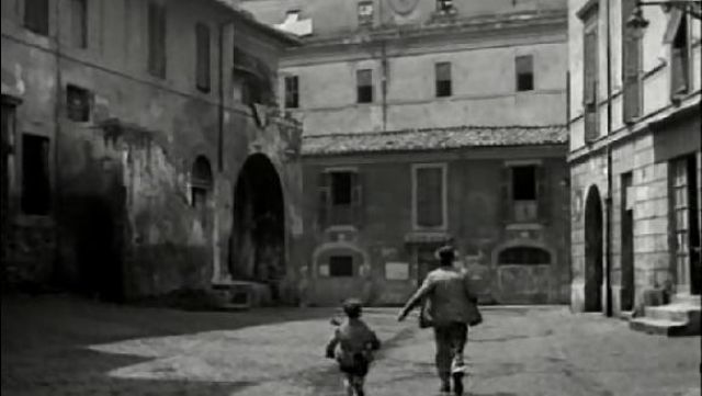 Piazza dei Mercanti in Rome, The bicycle thieves