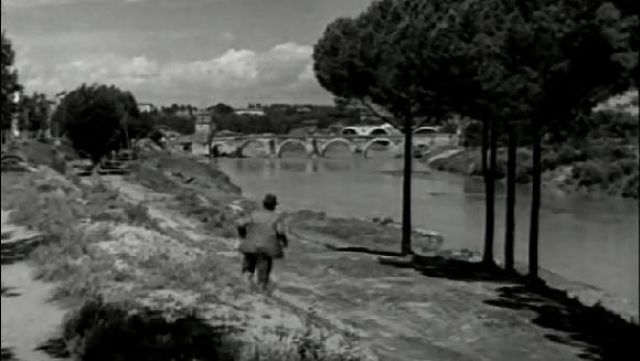 Ponte Milvio à Rome dans Le voleur de bicyclette