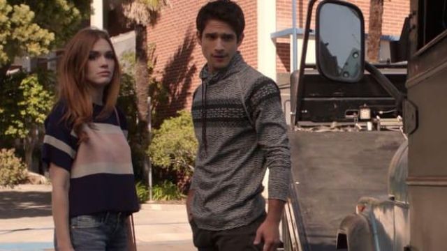 The top Topshop blue and pink of Lydia Martin (Holland Roden) in Teen Wolf S06E05