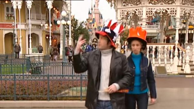 Disneyland Paris, Marne-la-Vallée dans Un gars une fille (Jean Dujardin et Alexandra Lamy)