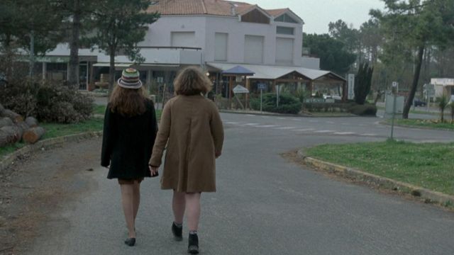 The intersection of the avenue of the Iris and the Avenue of Angoumois in the commune of Mathes in the film To my sister!