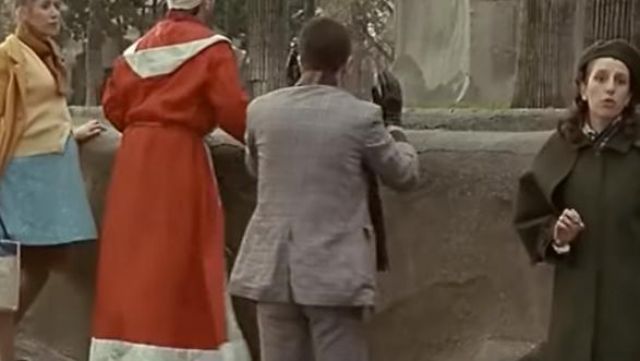 The Vincennes Zoo, avenue de Saint-Maurice in the film Santa Claus is a garbage