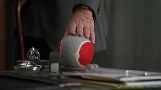 The tennis ball oversized Dr. House (Hugh Laurie) in House md S06E05