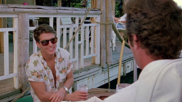 La chemise hawaïenne blanche de Brian Flanagan (Tom Cruise) dans Cocktail