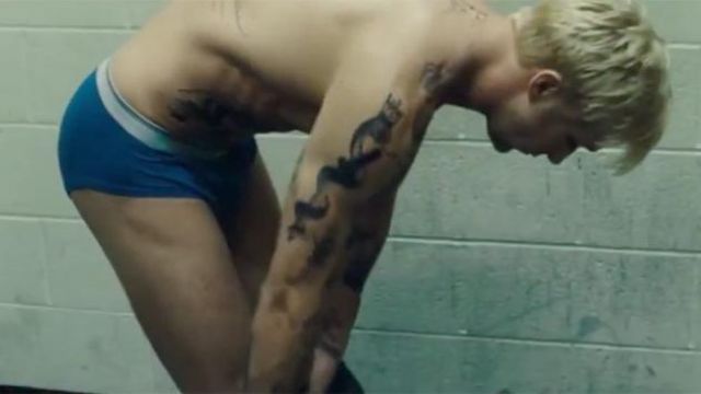 The slip of blue worn by Luke Glanton (Ryan Golsing) in The Place Beyond The Pines