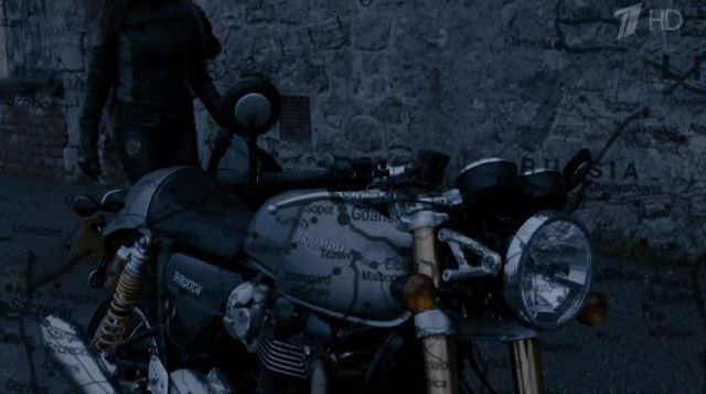 The Triumph motorcycle 1200R in Sherlock S04E01