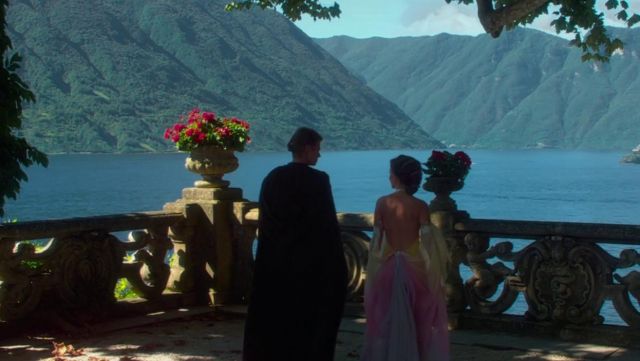 La robe du lac de Padme Amidala (Natalie Portman) dans Star Wars II : L'attaque des clones