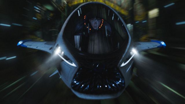 The spaceship Lexus Skyjet of Valerian (Dane DeHaan) in Valérian and the City of the thousand planets