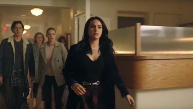 The high v-neck Veronica Lodge (Camila Mendes) in Riverdale S02E01