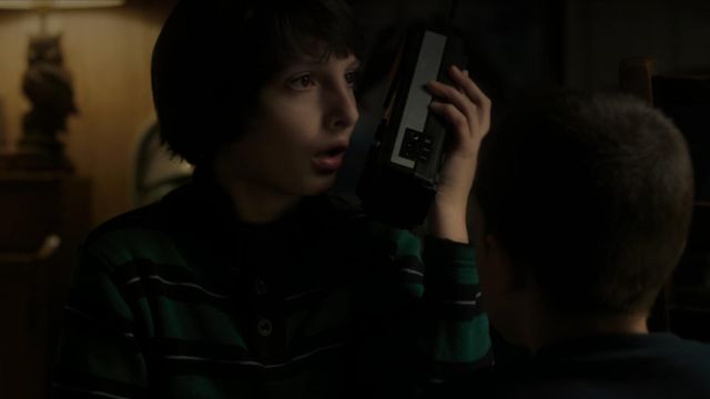 The walkie-talkie Mike Wheeler (Finn Wolfhard) in Stranger Things S01E04