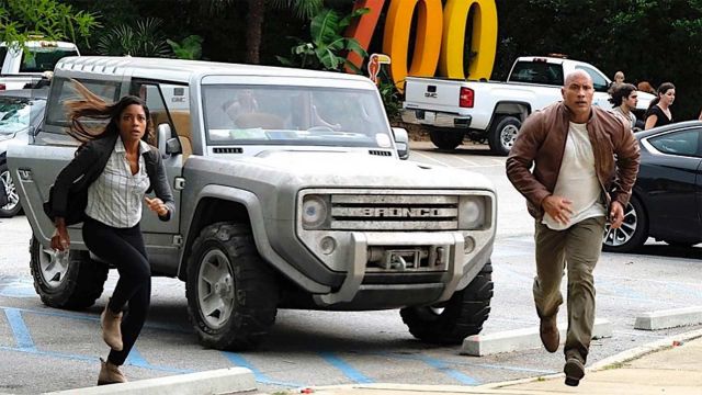 The Ford Bronco from Dr. Smolder Bravestone (Dwayne Johnson) in Jumanji : Welcome to the Jungle