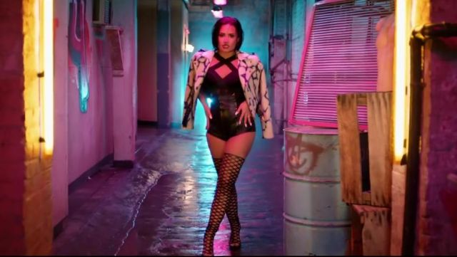 The leg of Demi Lovato in the clip Cool for the summer
