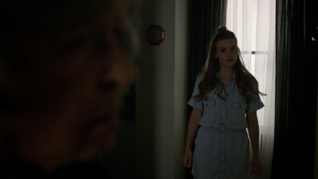 The dress shirt Lydia Martin (Holland Roden) in Teen Wolf S06E03