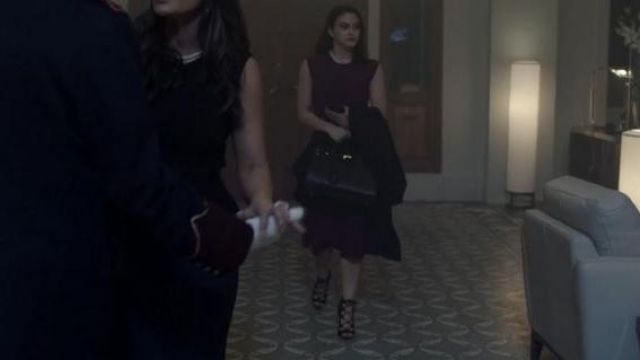 The lace up sandals of Veronica Lodge (Camila Mendes) in Riverdale S01E01