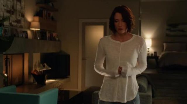 Le t-shirt blanc de Alex Danvers (Chyler Leigh) dans Supergirl S02E09 (fin d'épisode)