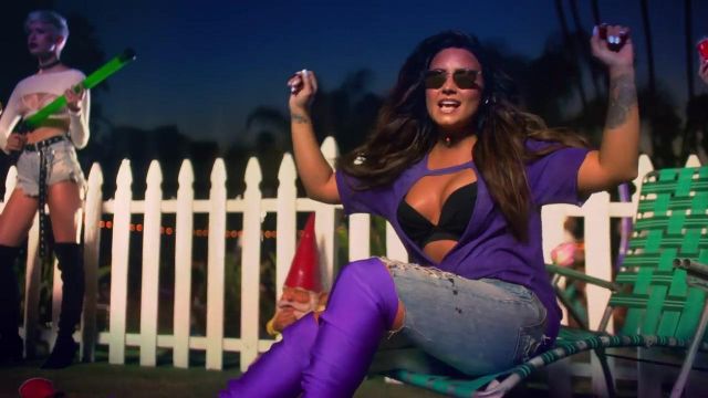 The top violet Demi Lovato in Sorry Not Sorry
