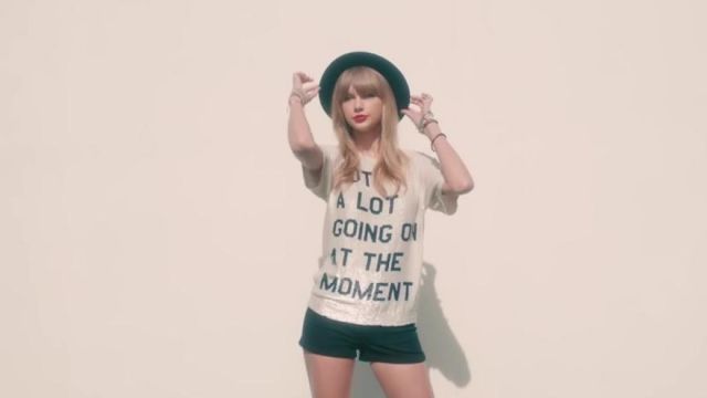 The t-shirt Not a lot going on at the moment Taylor Swift in the clip 22