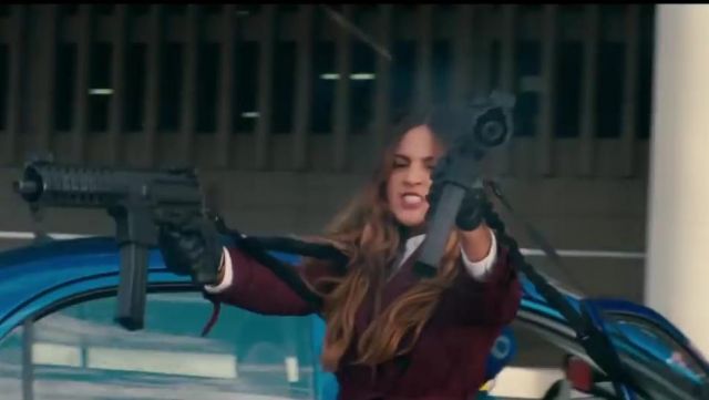 The trench Coat plum Darling (Eiza González) in Baby Driver