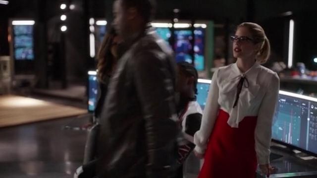 The silk dress Miu Miu of Felicity Smoak / Overwatch (Emily Bett Rickards) in Arrow, S05E21