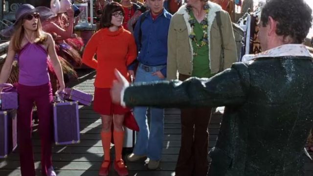 Socks orange of Velma Dinkley (Linda Cardellini) in the movie Scooby-Doo