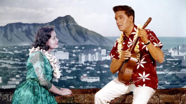The white pants of Chad Gates (Elvis Presley) in Under the blue sky of Hawaii