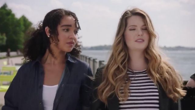 The combination of jean de Kat Edison (Aisha Dee) in The Bold Type S01E07