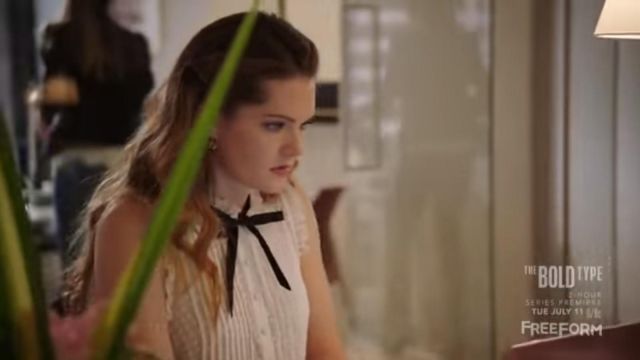 The top white node, Sutton Brady (Meghann Fahy) in The bold type-S01E01