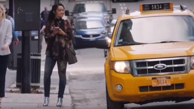 Ankle boots silver Kat (Aisha Dee) in The Bold type S01E02