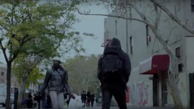 The backpack black army of Elliot Alderson (Rami Malek) in Mr. Robot S01E01