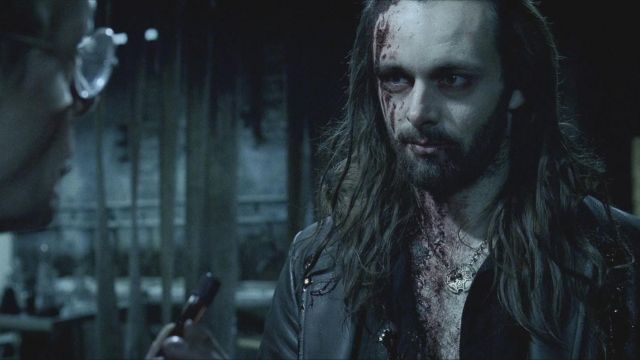 The amulet pendant of Lucian (Michael Sheen) in Underworld