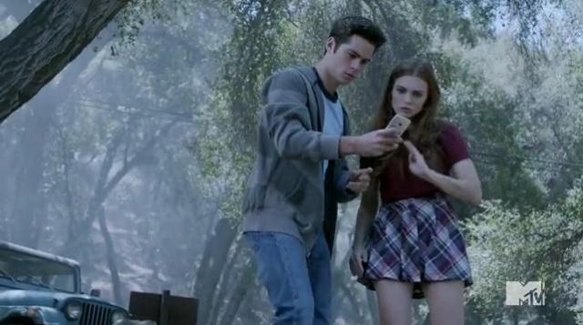 The skirt "plaid" / scottish Lydia Martin (Holland Roden) in Teen Wolf S03E14