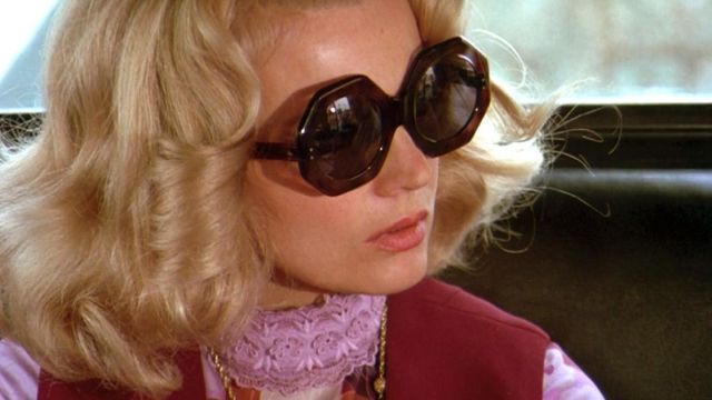 The sunglasses of Minnie Moore Gena Rowlands in Minnie and  