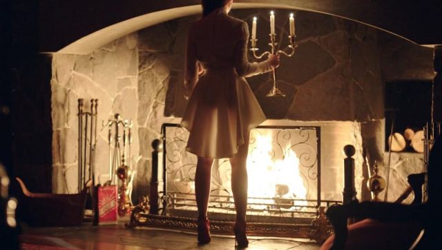 Les escarpins rouges flamme de Cheryl Blossom (Madelaine Petsch) dans Riverdale Saison 1 Episode 13
