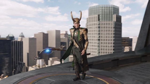 La réplique du casque à cornes de Loki (Tom Hidd­les­ton) dans Aven­gers