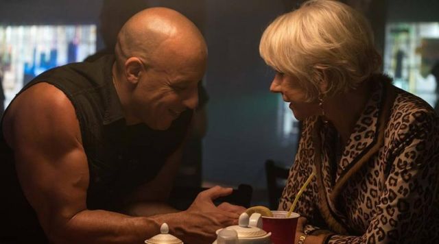The jacket leopard of Magdalene Shaw (Helen Mirren) in Fast and Furious 8