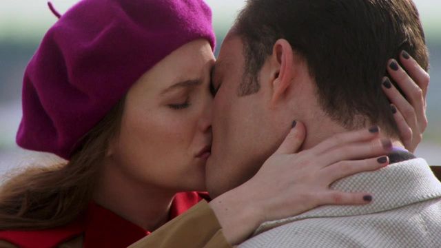 The beret purple worn by Blair Waldorf (Leighton Meester) in Gossip girl Season 6 Episode 9