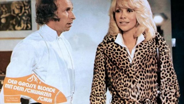 The trenchcoat leopard Christine (Mireille Darc) in The tall blond with one black shoe
