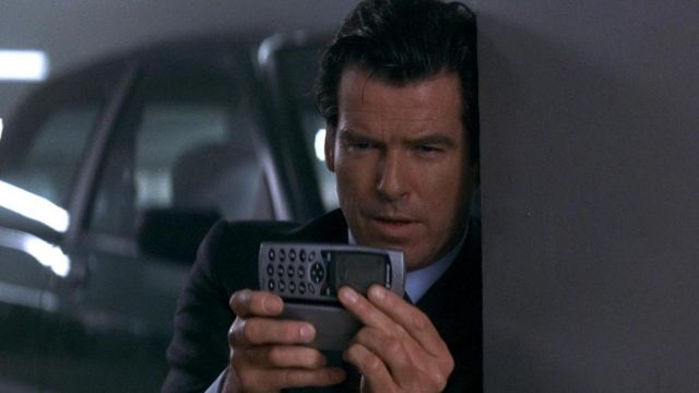 The authentic smartphone Ericsson James Bond (Pierce Brosnan) in Tomorrow will not die never