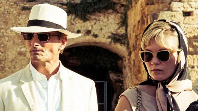 Sunglasses yellow Colette MacFarland (Kirsten Dunst) in The Two Faces of January
