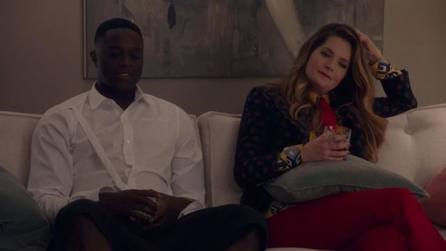 The shirt GUCCI yellow silk Sutton (Meghann Fahy) in The Bold Type S01E09