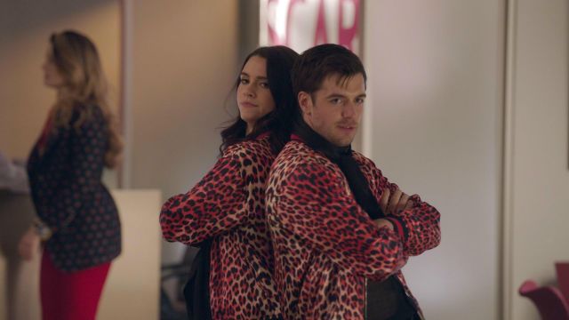 The pink jacket leopard print Jane Sloane (Katie Stevens) in The Bold Type S01E09