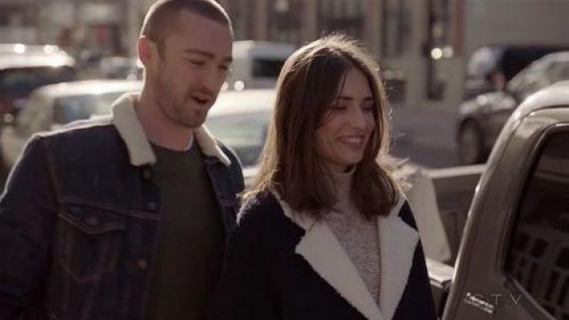 Le manteau de Sasha Barinov (Karolina Wydra) dans Quantico S02E17