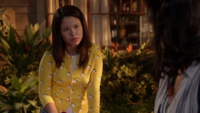 Le gilet jaune J.Crew à imprimés citrons de Mariana Foster (Cierra Ramirez) dans The Fosters S05E08