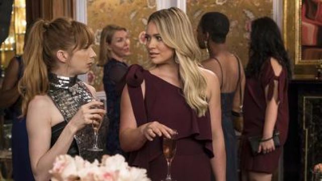 The combination Elie Saab Kelsey Peters (Hilary Duff) in Younger S04E10