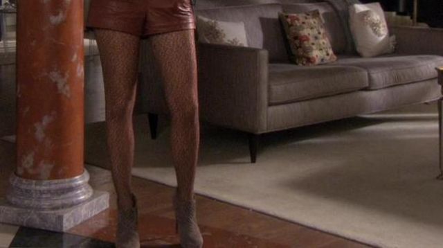 Les bottines grises de Serena Van der Woodsen (Blake Lively) dans Gossip girl S05E10
