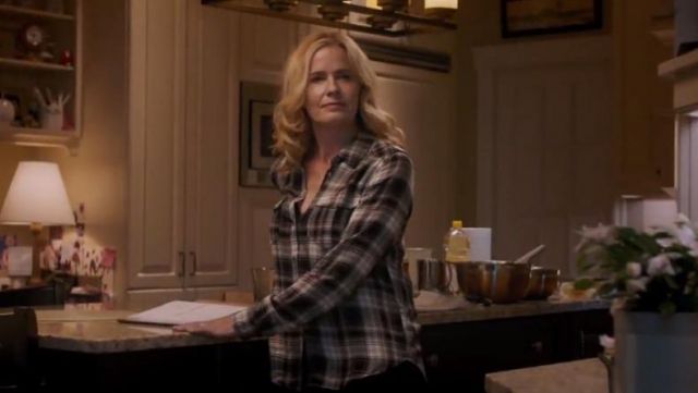 The plaid shirt Paige Lucy Kersey (Elisabeth Shue) in Death Wish