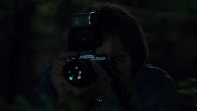 The camera of Jonathan Byers (Charlie Heaton) in Stranger Things S01E02