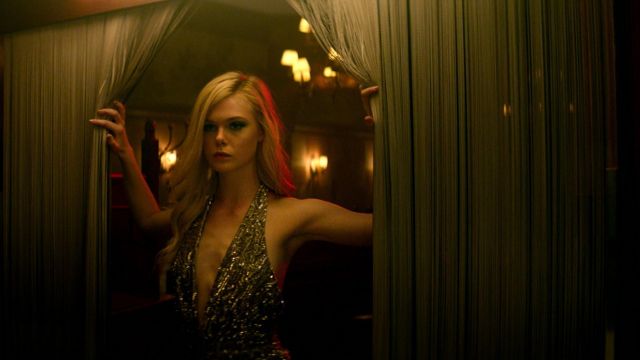 The top in gold sequins of Jesse (Elle Fanning) in The Neon Demon