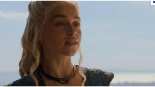 Le collier de Daenerys Targaryen (Emilia Clark) dans Game of Thrones